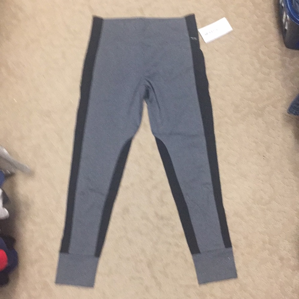 NWT Athleta Essex Hybrid Tight Large